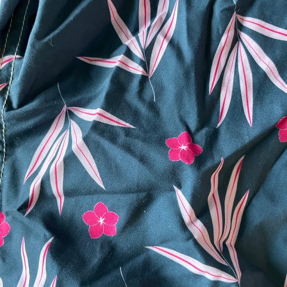 Shorts - Picture 5 of 6